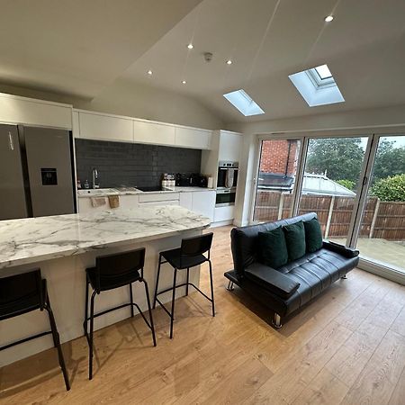 5 Bedroom House In Orpington Exterior foto