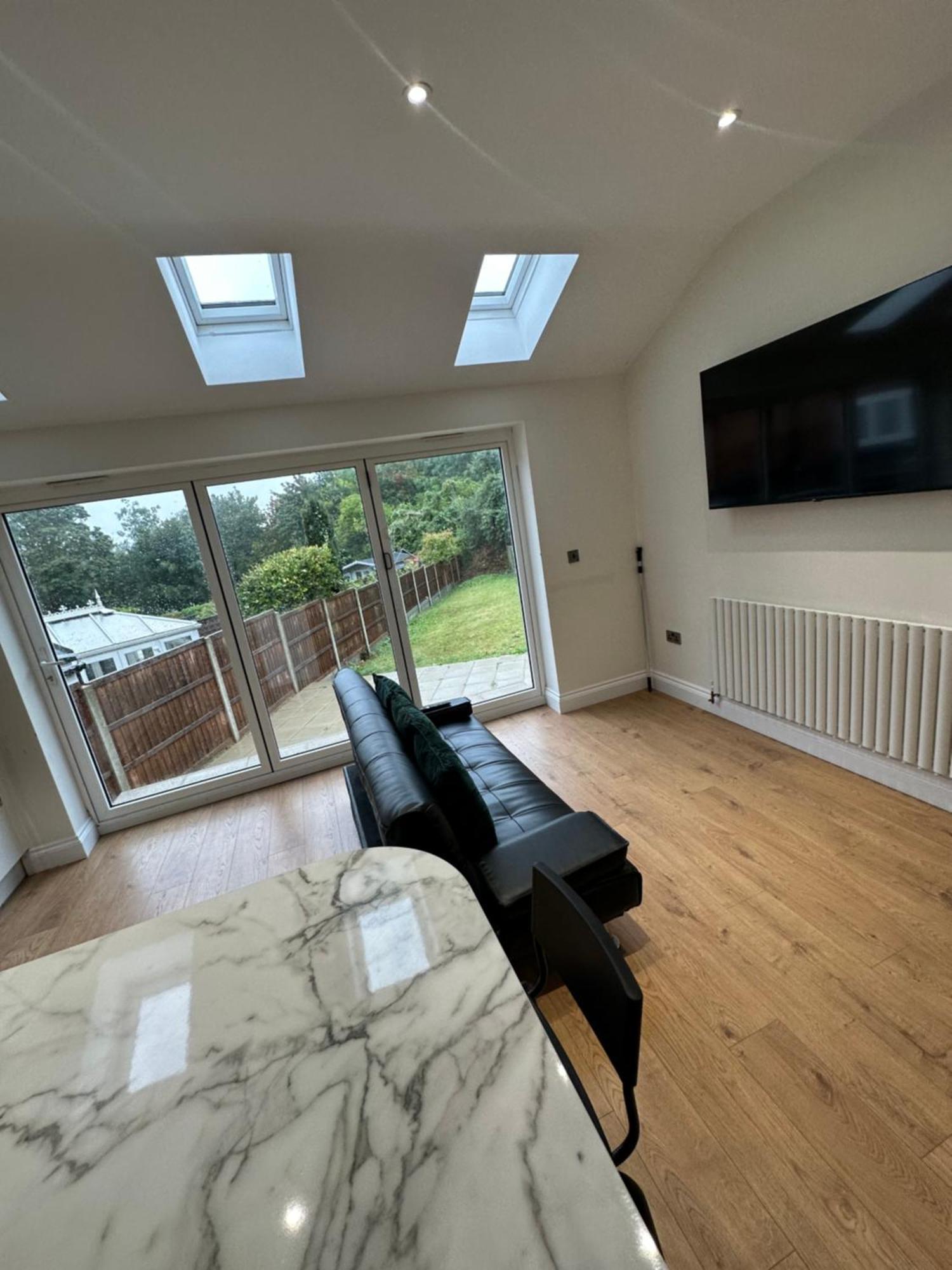 5 Bedroom House In Orpington Exterior foto
